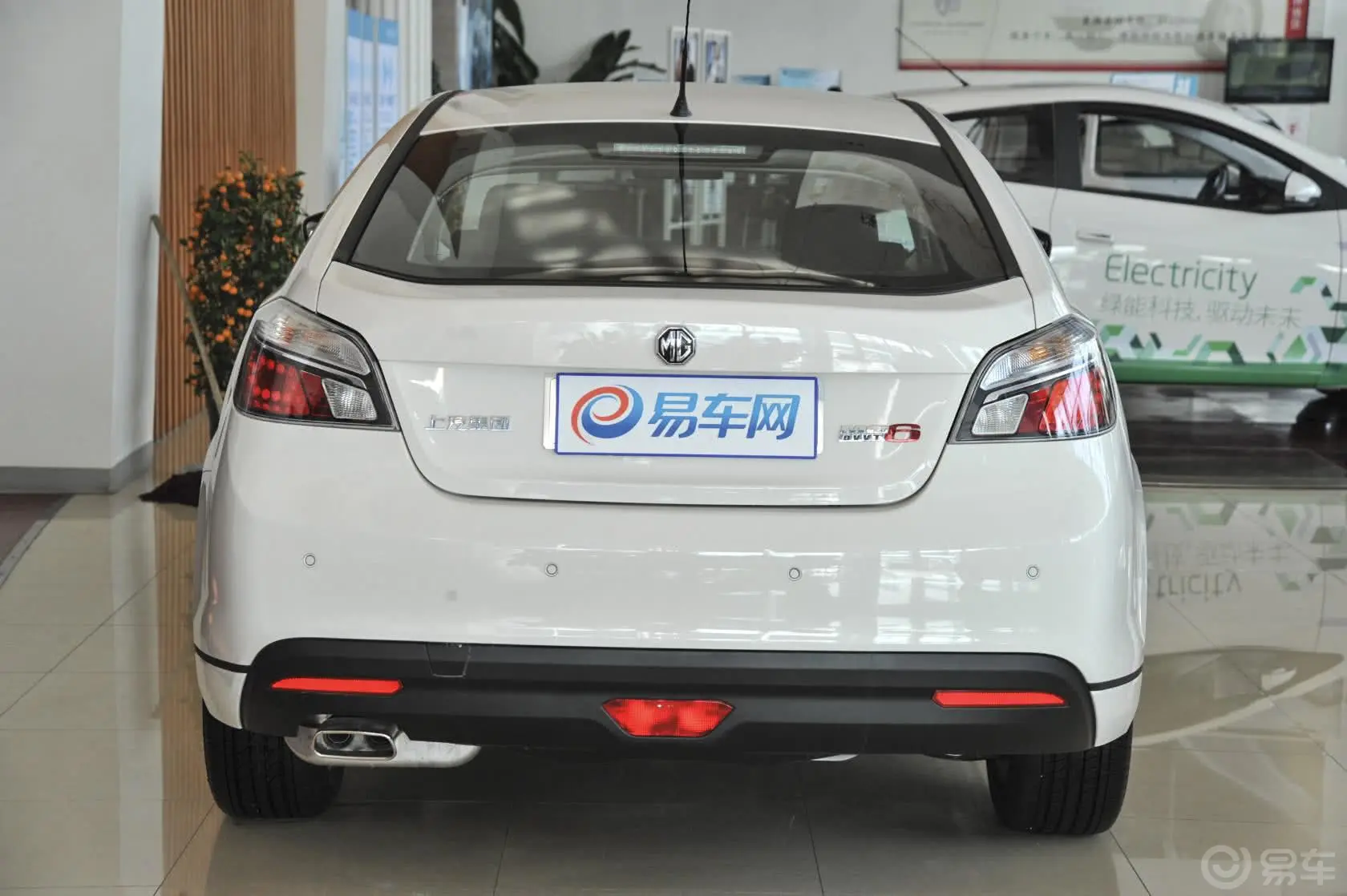 MG6掀背 1.8L TST 驾值版正后水平