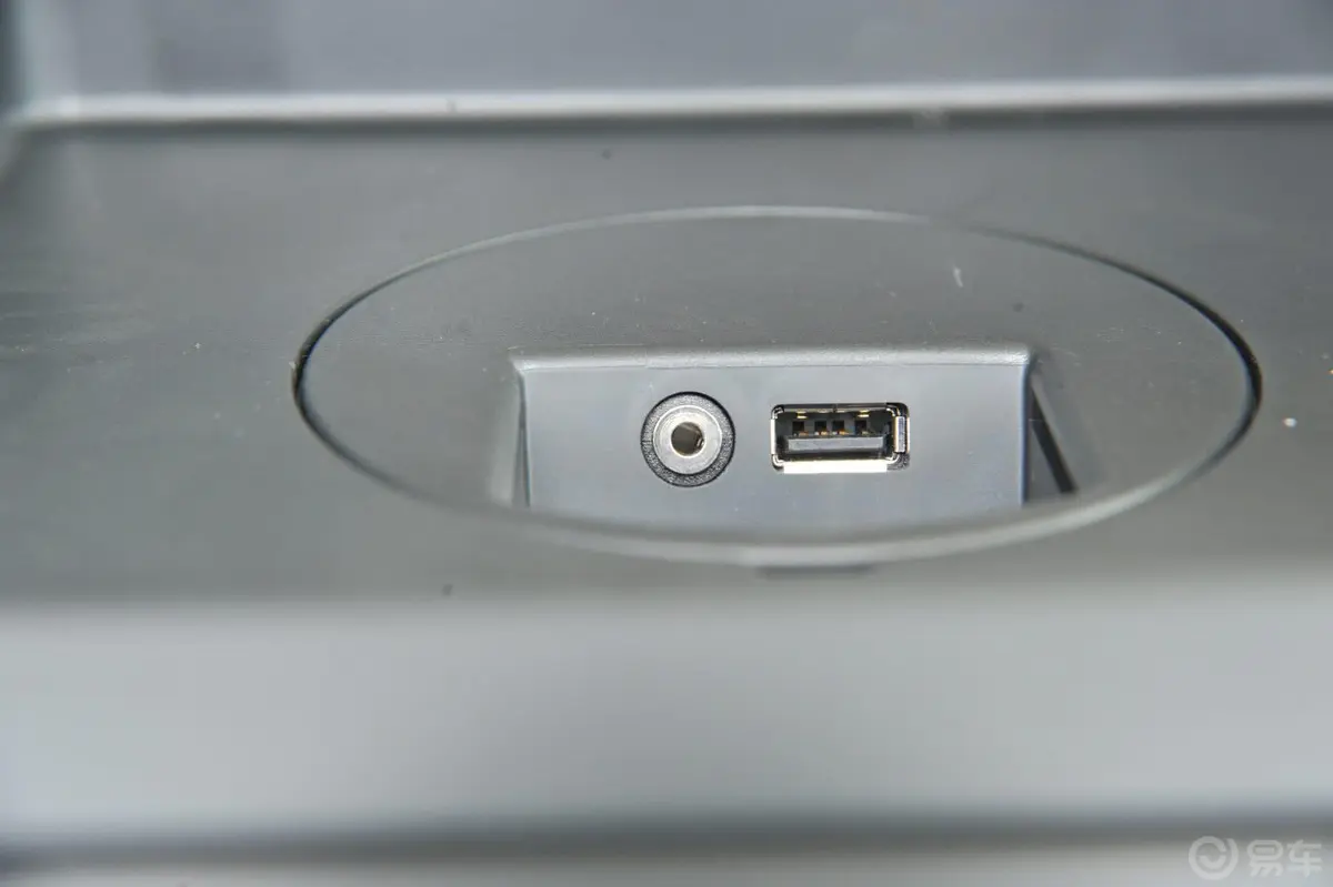 名爵31.3L 自动 舒适版USB接口