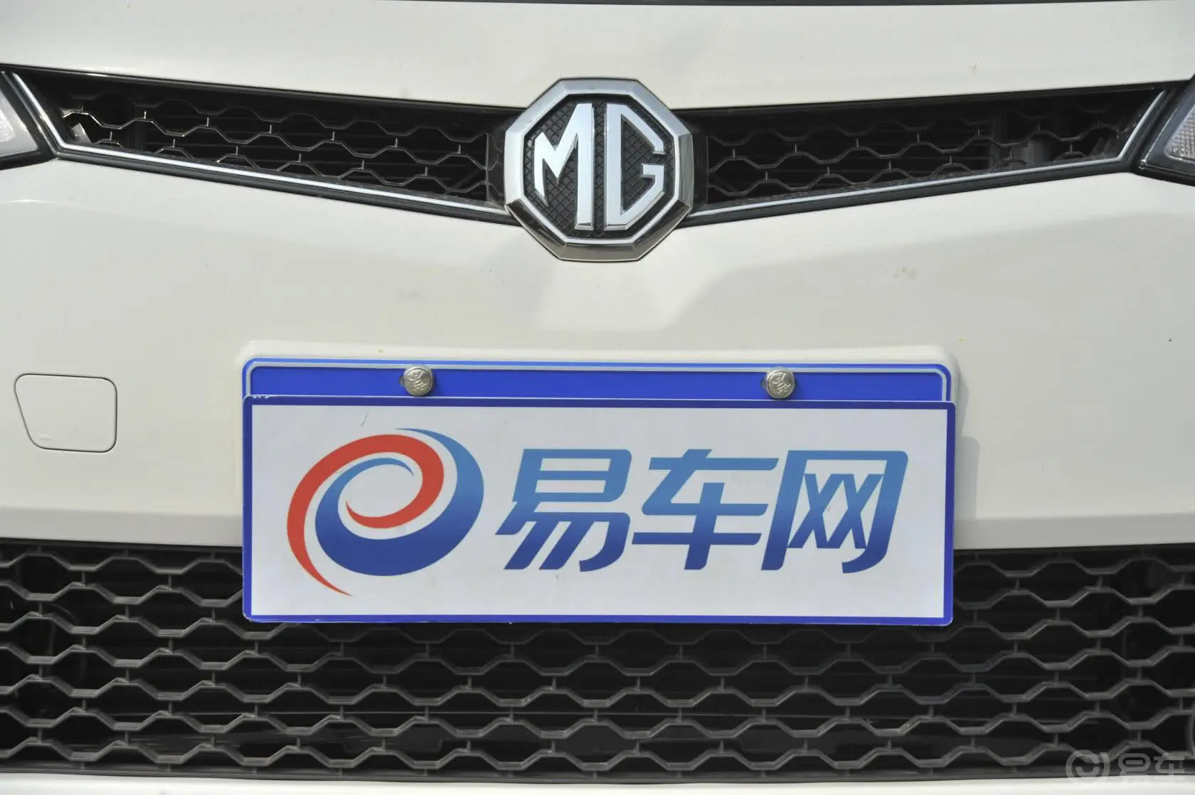 MG6掀背 1.8T TST 性能版前格栅侧俯拍