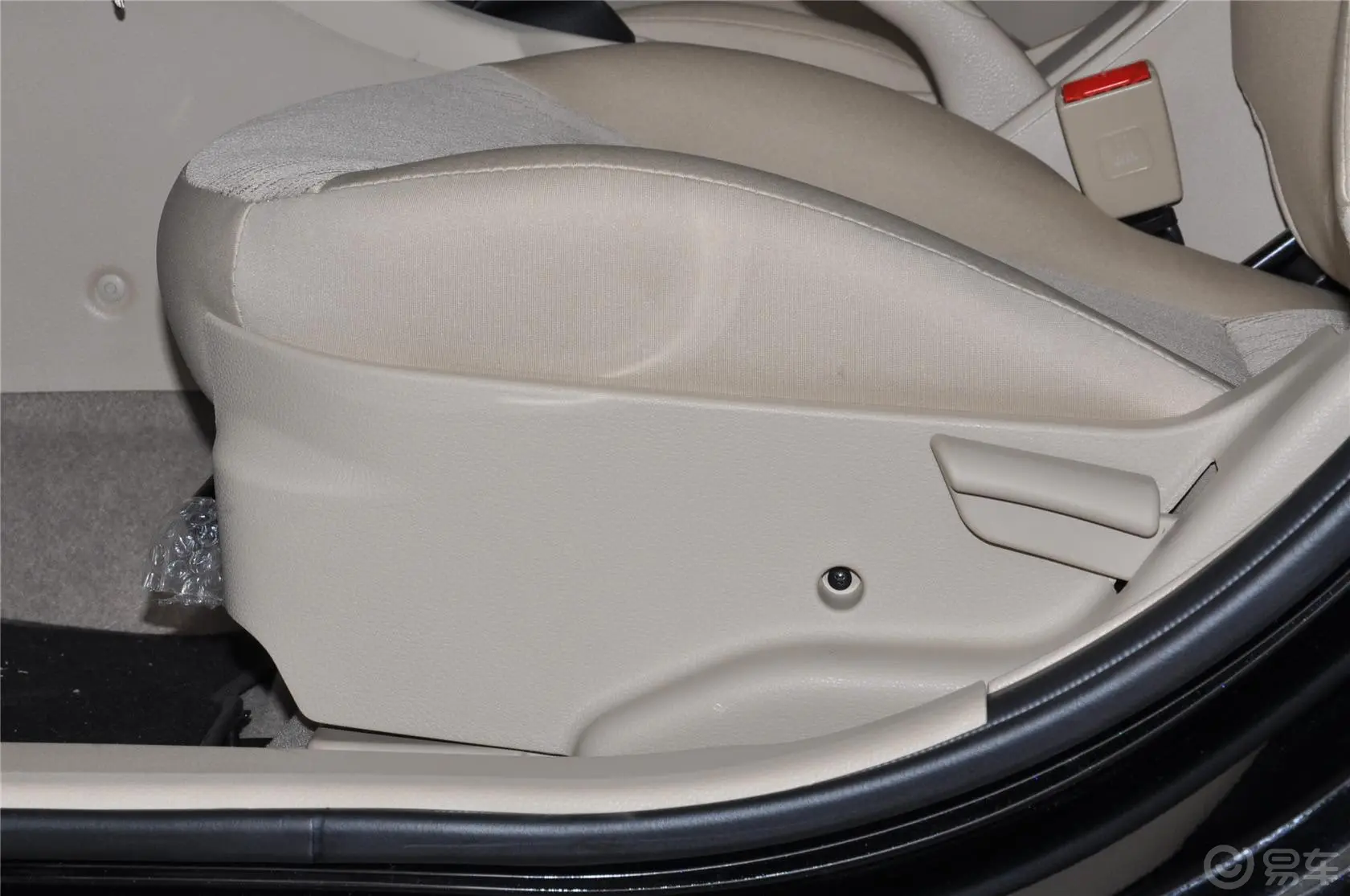 V5菱致1.5L 手动 标准型座椅调节键