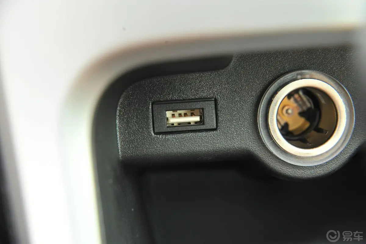 英朗GT 1.8L 手自一体 时尚型USB接口