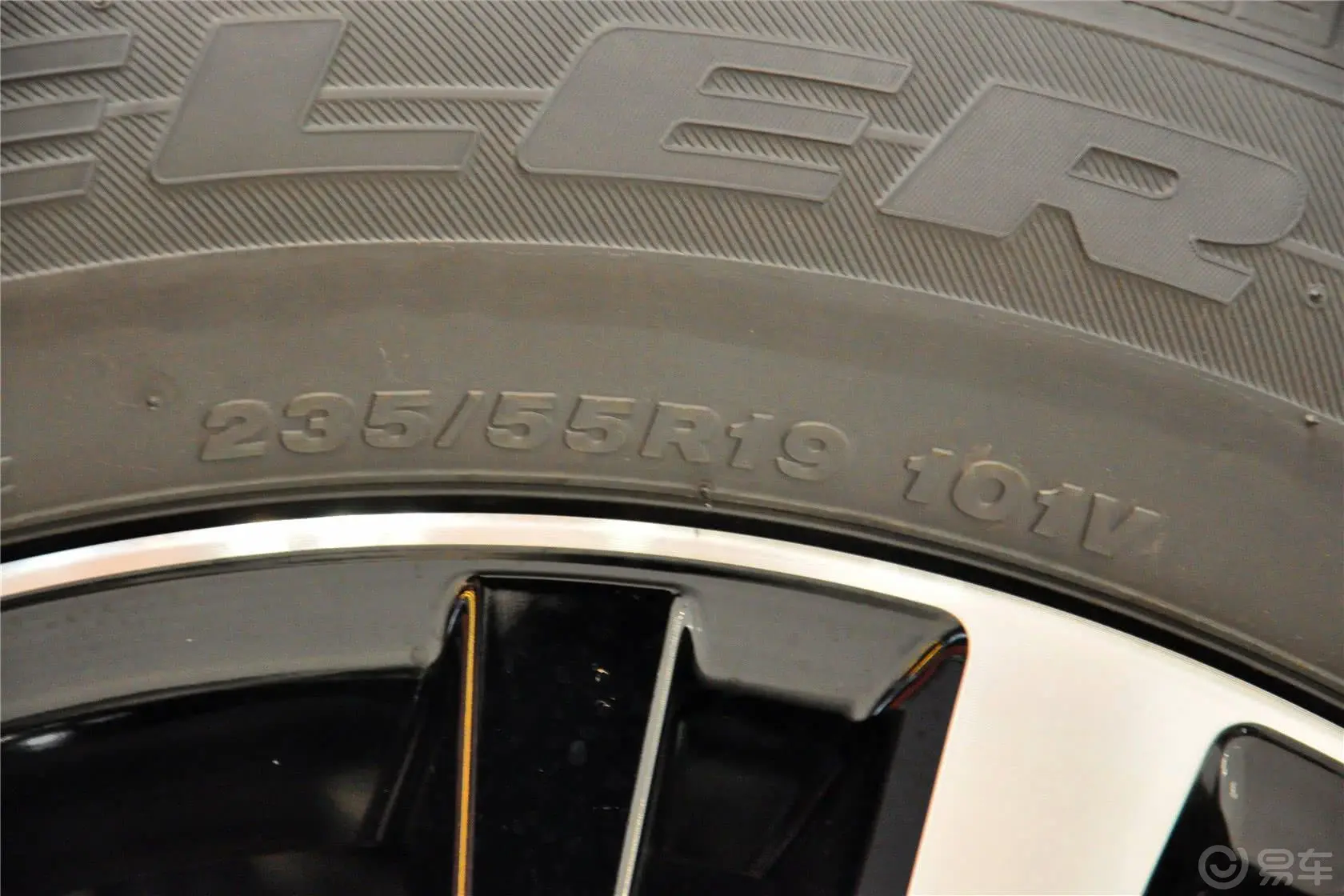 雷克萨斯RX270 暗夜爵士特别限量版轮胎规格