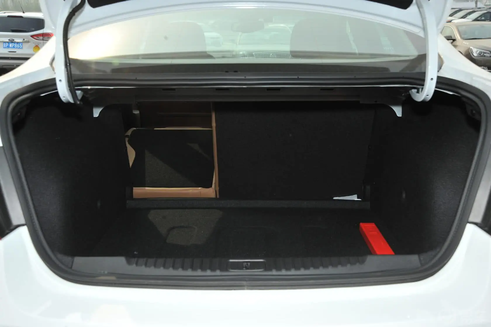英朗GT 1.8L 手自一体 时尚型行李箱空间
