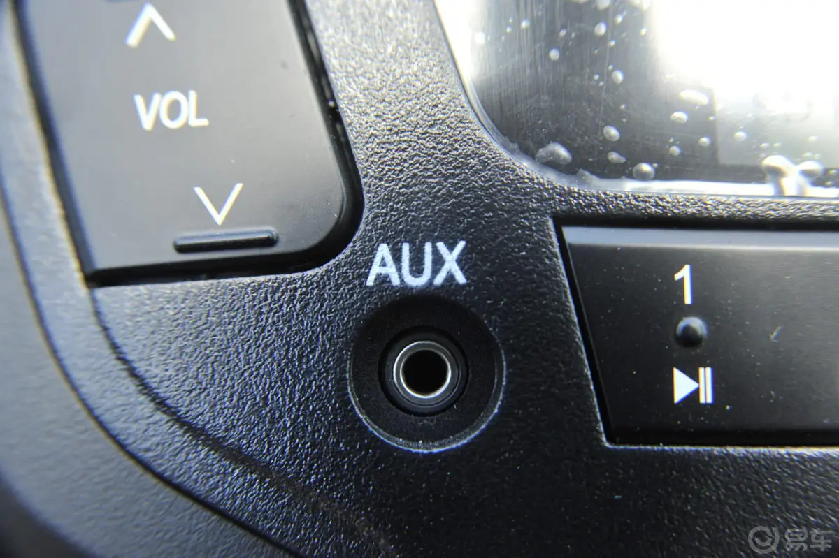 比亚迪F01.0L 手动 尚酷型AUX接口
