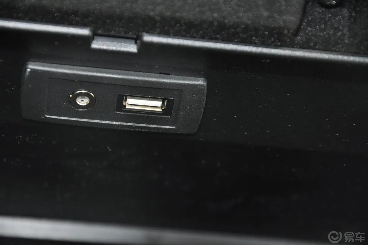 奔驰R级R 400 4MATIC 豪华型USB接口