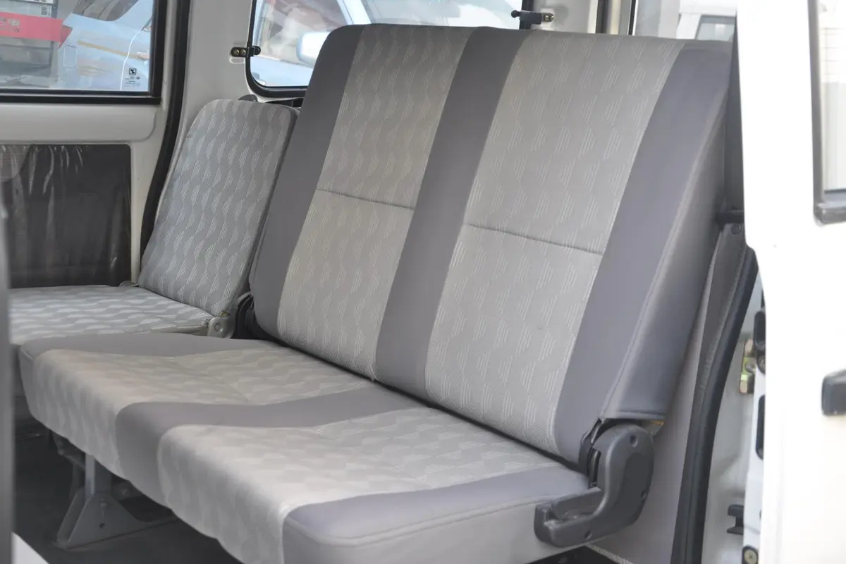 众泰V101.2L 手动 标准版后排座椅