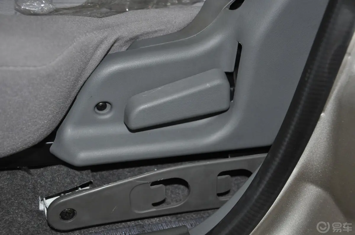凯歌2.7L 手动 汽油版 豪华版座椅调节键