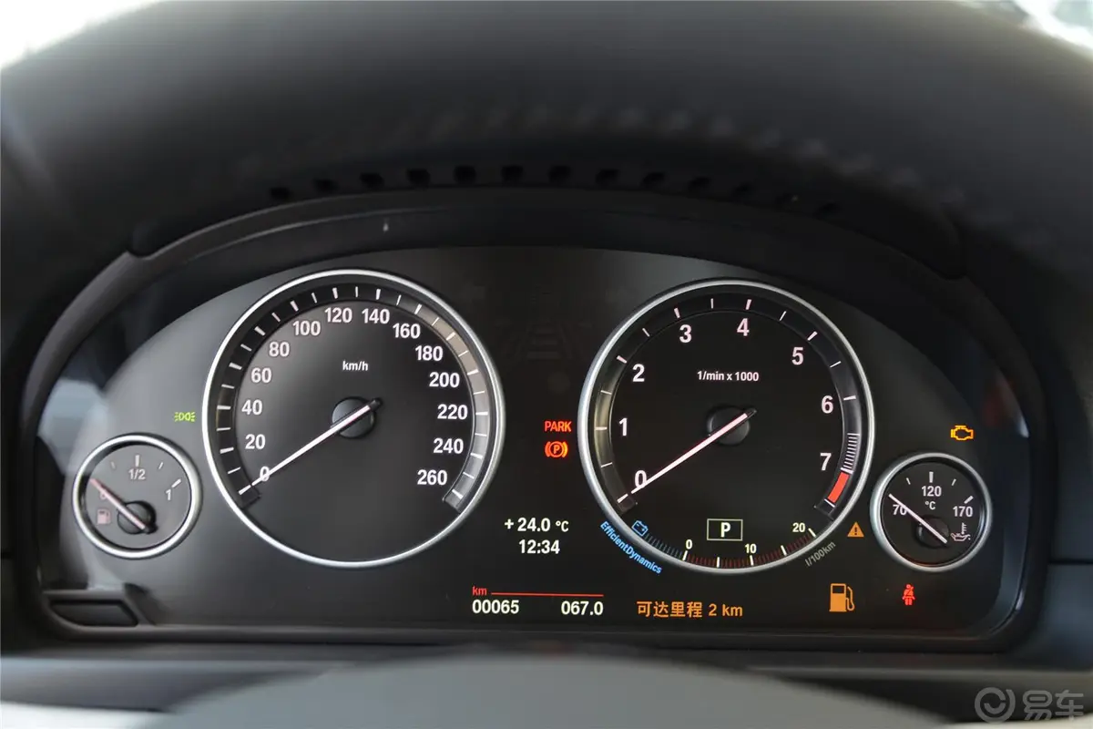 宝马5系(进口)528i 旅行轿车仪表盘背光显示