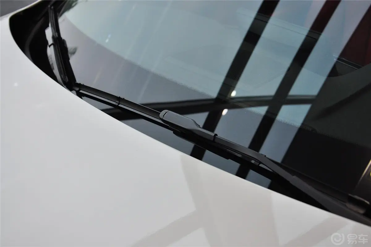 宝马4系敞篷轿跑车 428i 运动设计套装雨刷器（前）