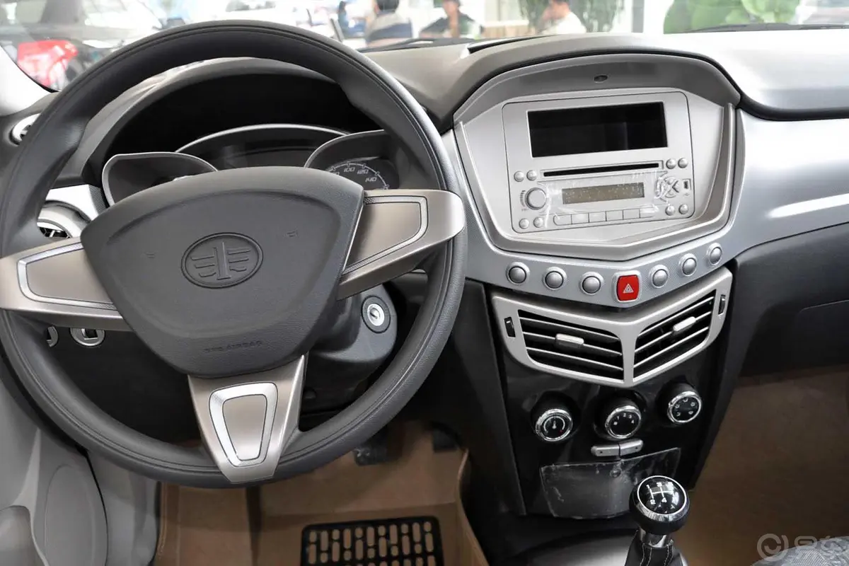 欧朗三厢 1.5L 手动 舒适型中控台驾驶员方向