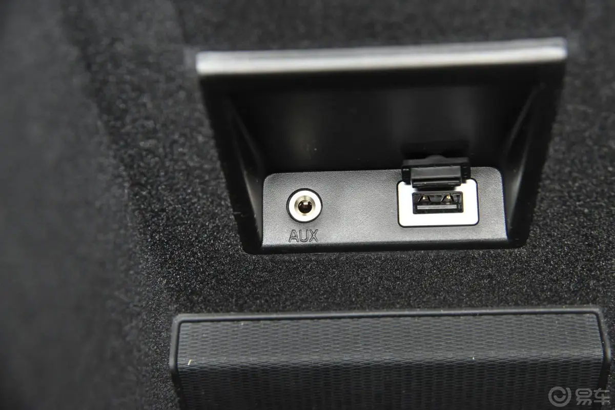 沃尔沃XC60(进口)3.0T T6 AWD 个性运动版AUX接口