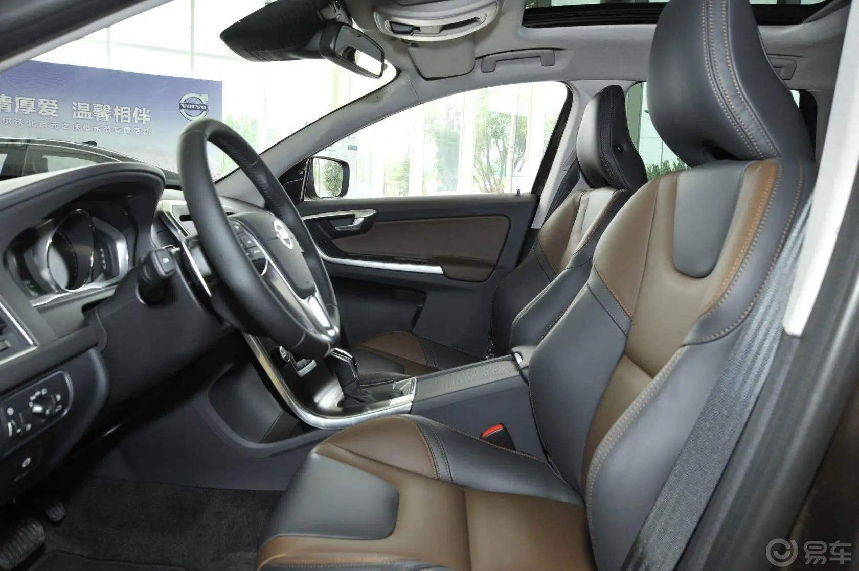 沃尔沃XC60(进口)3.0T T6 AWD 个性运动版前排空间