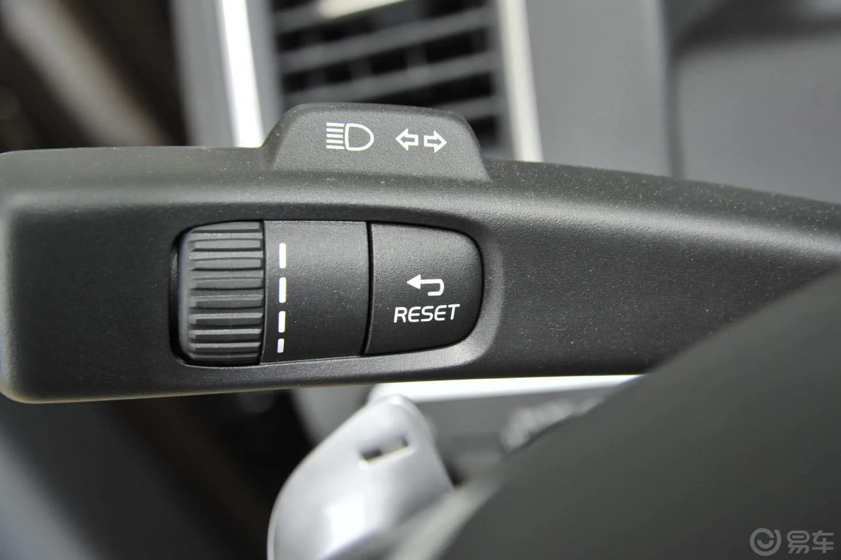 沃尔沃XC60(进口)3.0T T6 AWD 个性运动版大灯远近光调节柄