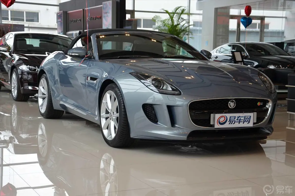 捷豹F-TYPE3.0T V6 S Coupe侧前45度车头向右水平