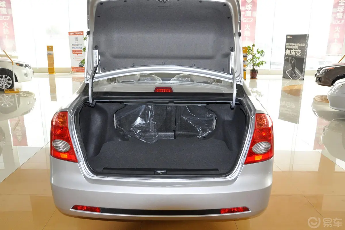 远景1.5L 手动 舒适型行李箱空间