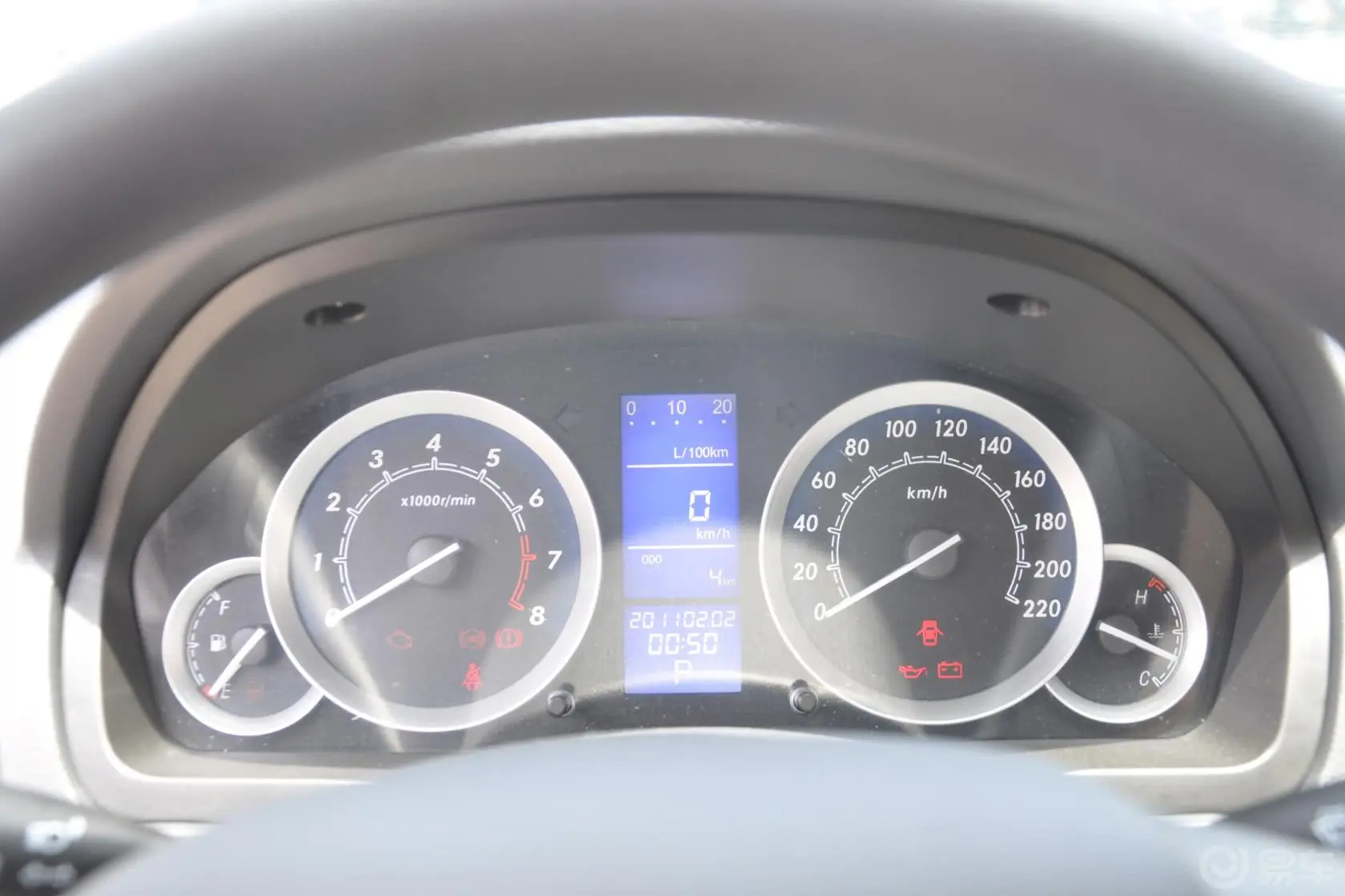 北京汽车E系列两厢 1.5L 乐天自动版仪表盘背光显示