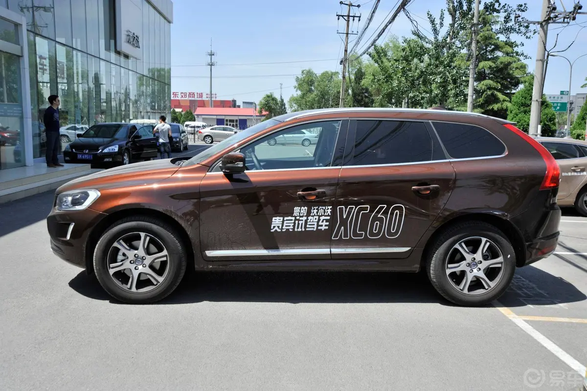 沃尔沃XC60(进口)2.0T T5 改款 智雅版正侧车头向左水平