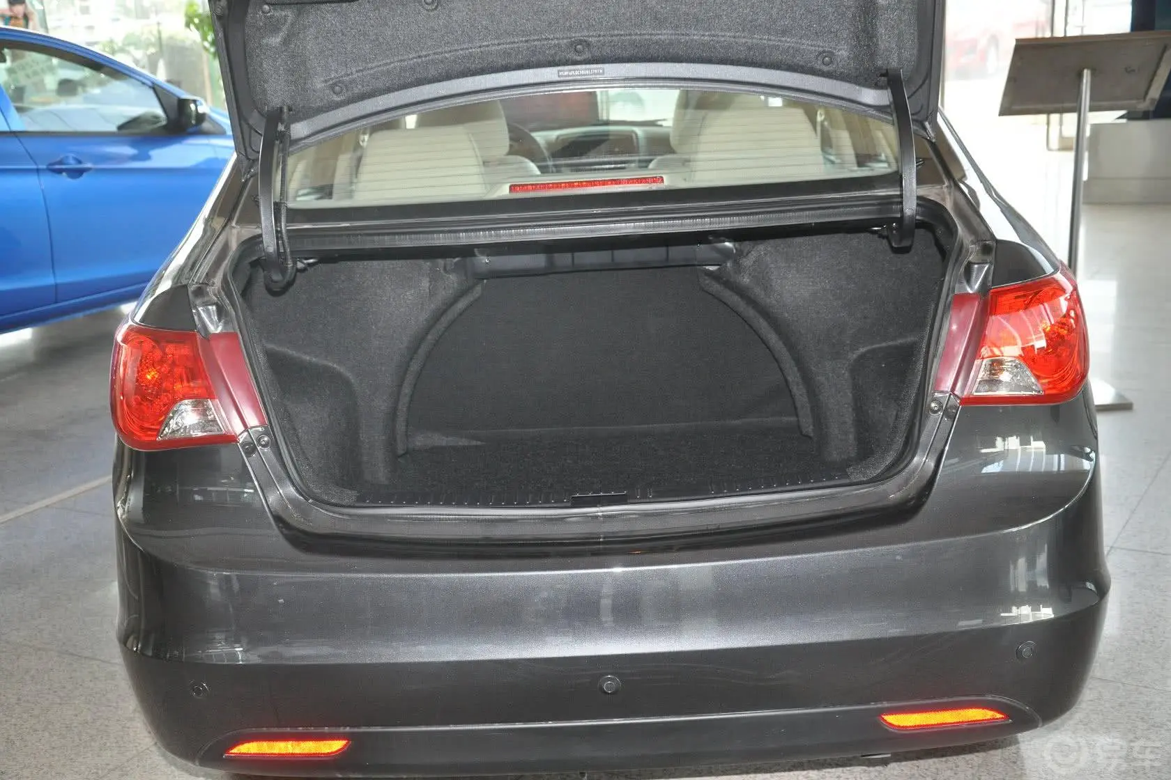 海马M31.5L 手动 舒适型行李箱空间