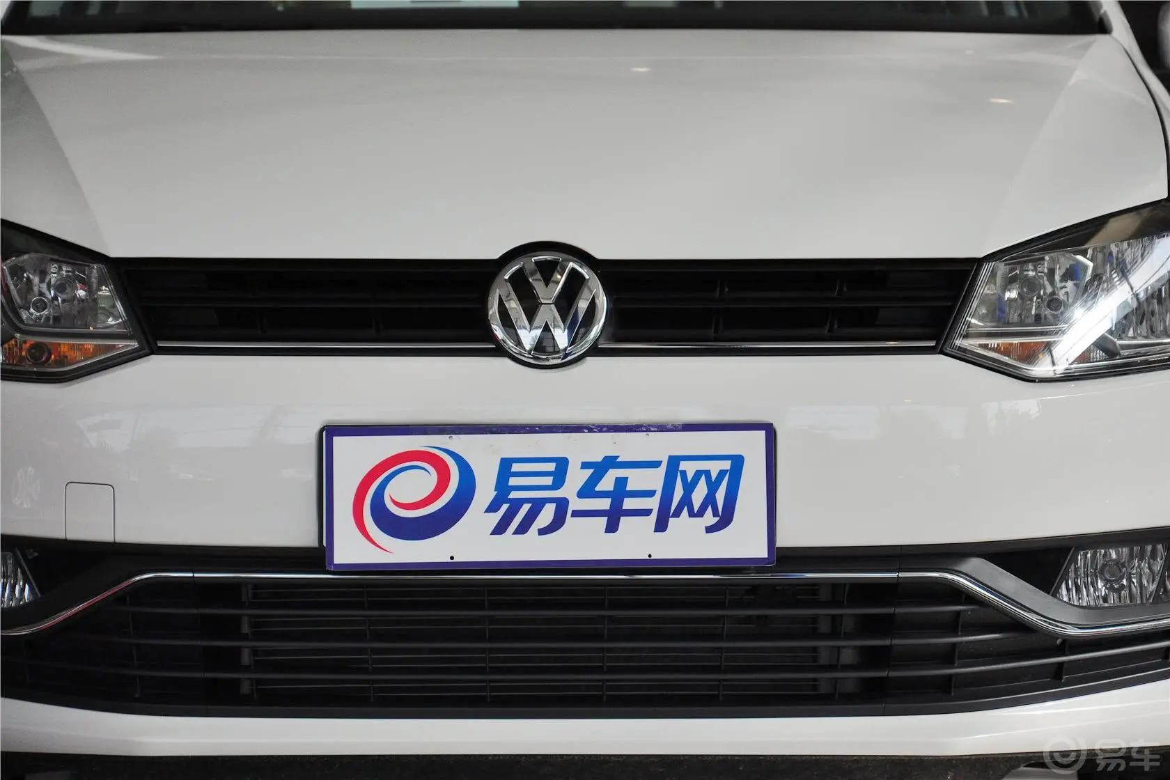 Polo1.6L 自动 舒适版前格栅侧俯拍