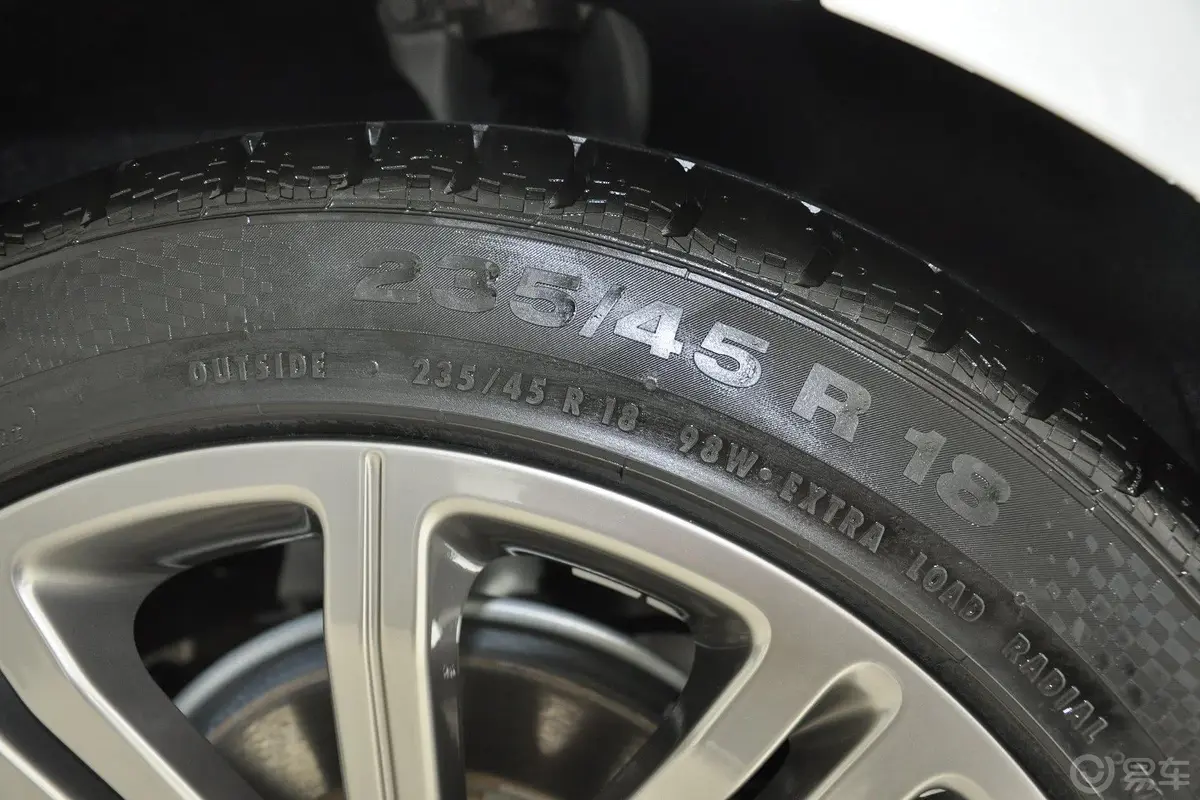 标致RCZ1.6T 自动豪华型（深色风格）轮胎规格