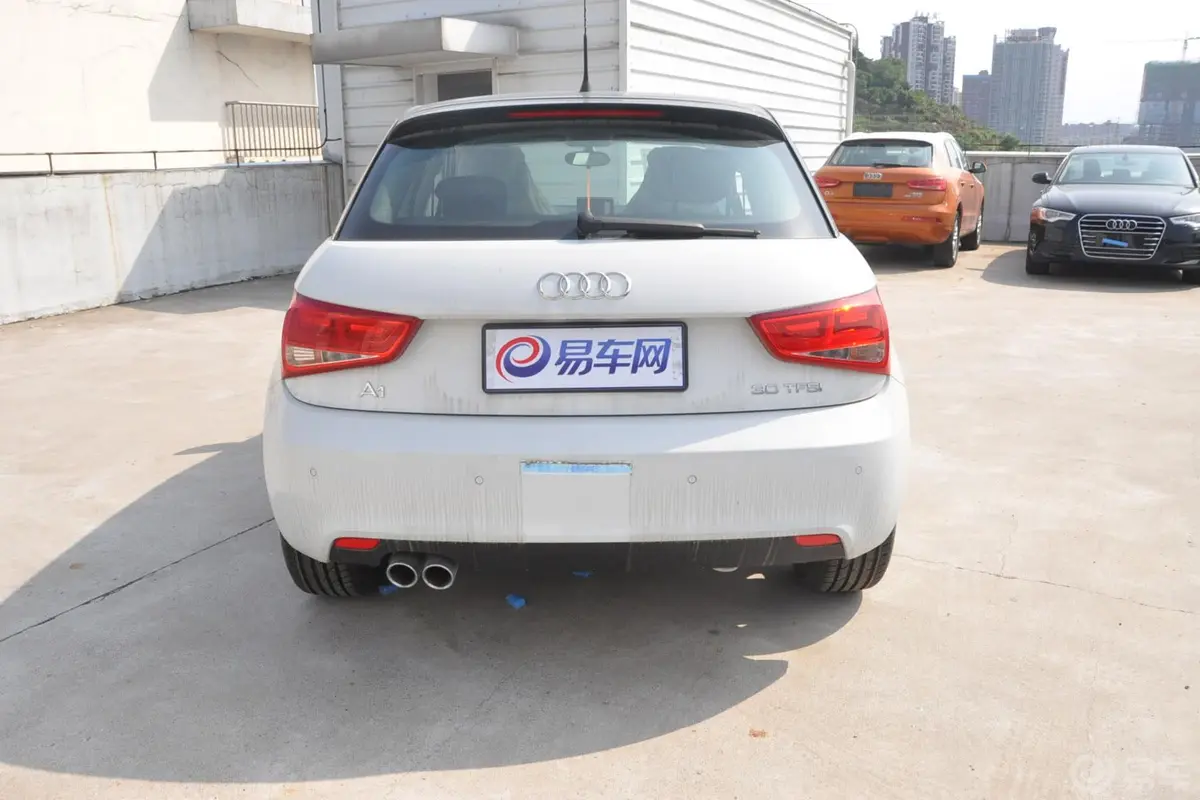 奥迪A1Sportback 30TFSI 舒适型正后水平