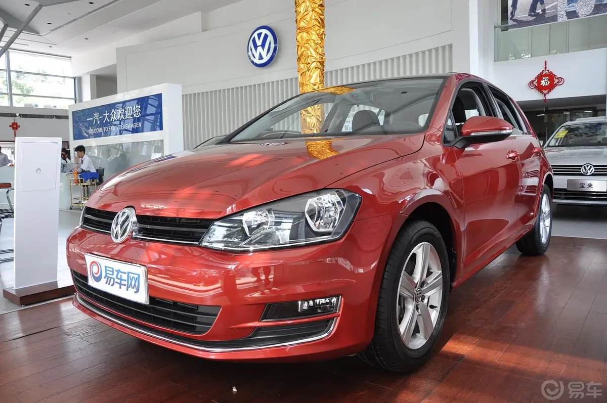 高尔夫1.4TSI 自动舒适型侧前45度车头向左水平