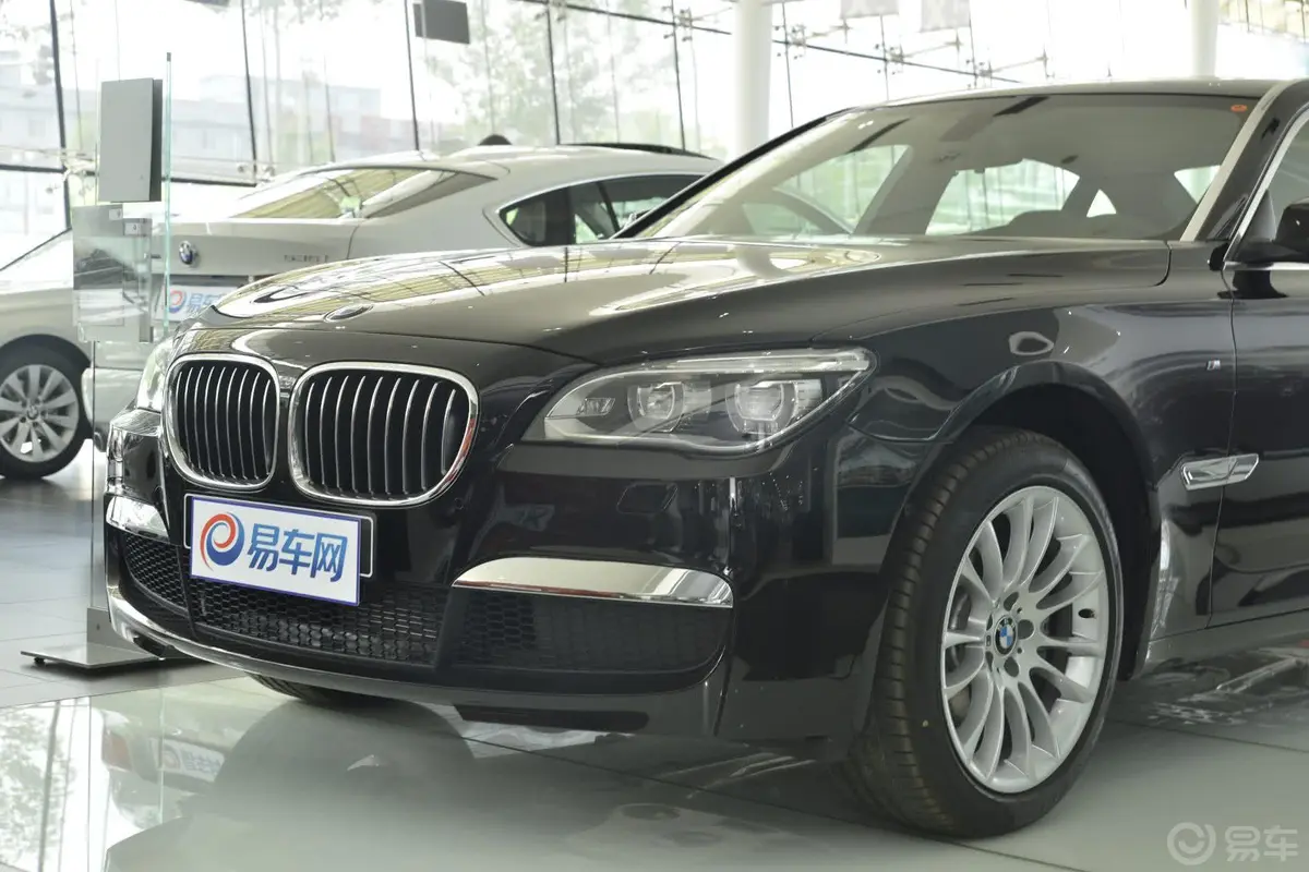 宝马7系740Li xDrive 马年限量版车头局部