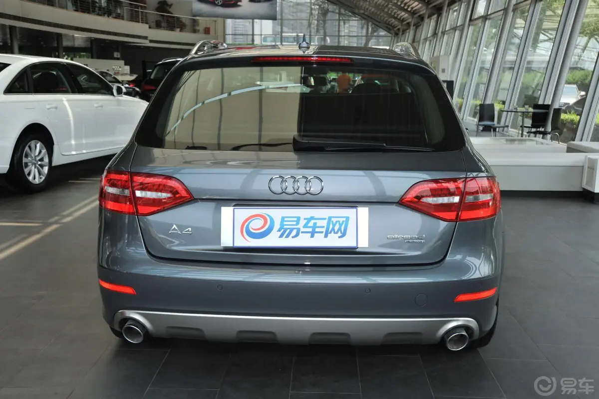 奥迪A4(进口)40TFSI allroad quattro正后水平