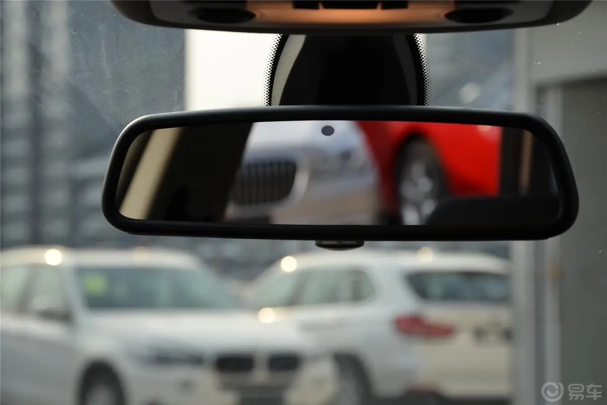宝马X1xDrive20i 运动设计套装内后视镜