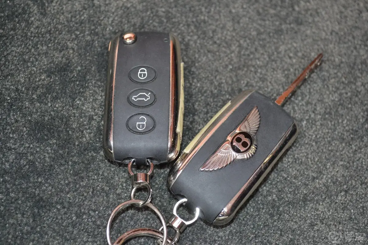 欧陆GT 4.0L V8 S 敞篷版钥匙