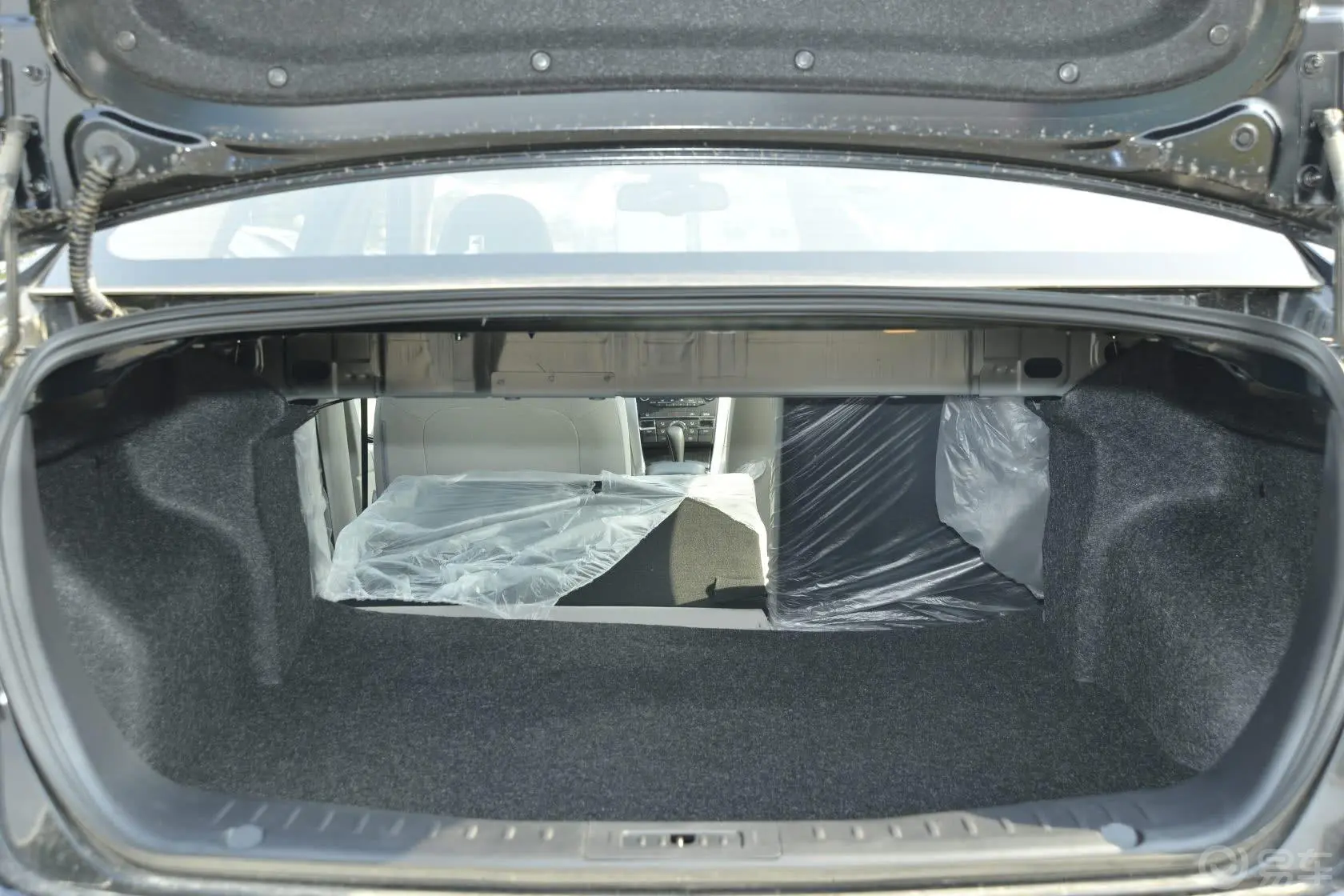 奔腾B901.8T 自动 舒适型行李箱空间