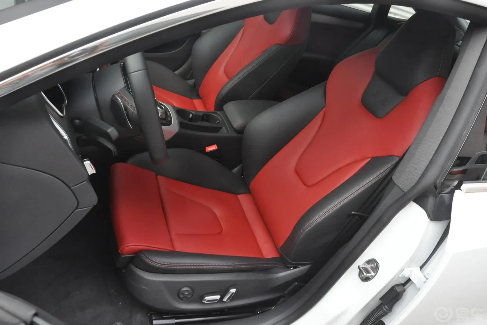 奥迪S5Sportback 3.0T驾驶员座椅
