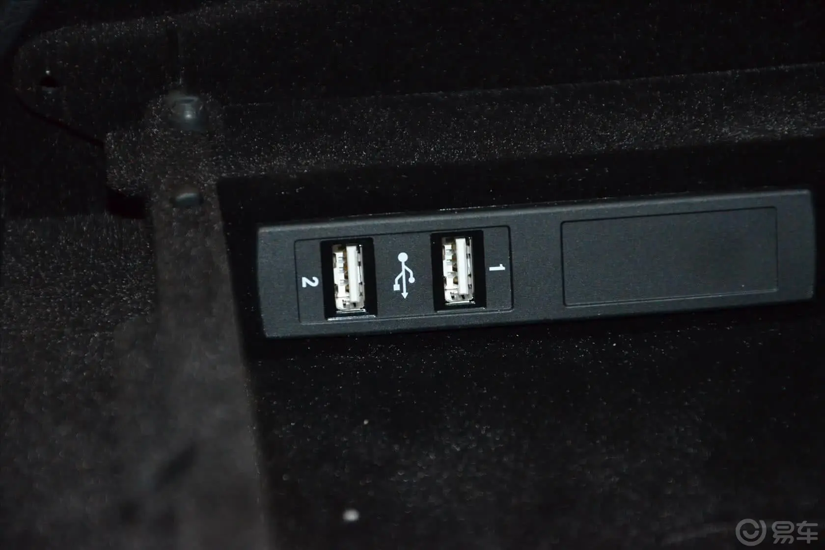 奔驰S级400L 豪华型USB接口