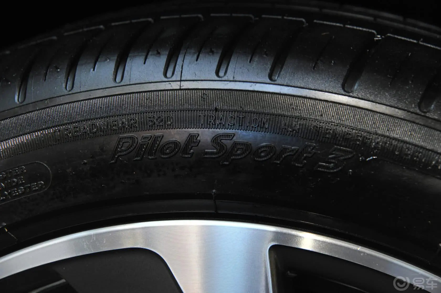 DS 51.6T 手自一体 THP200 尊享版轮胎规格