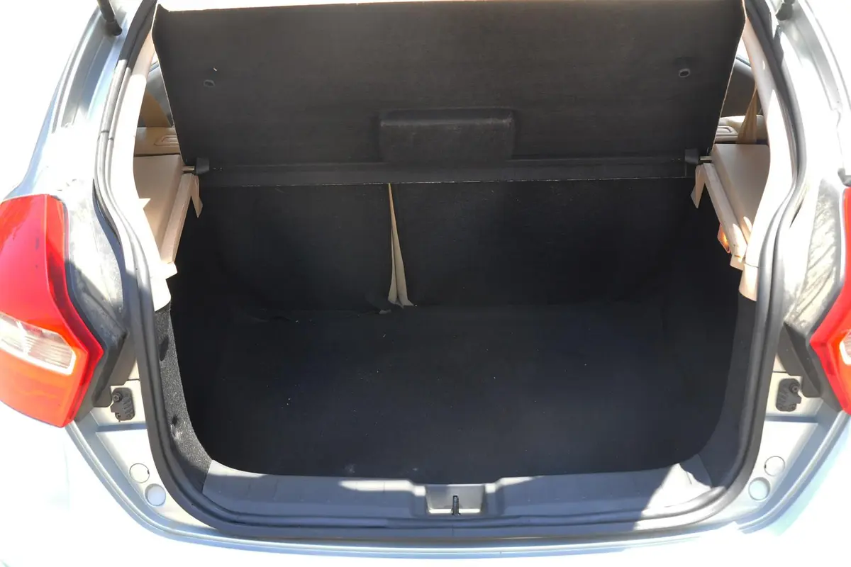 中华H3201.5L 手动 豪华型行李箱空间