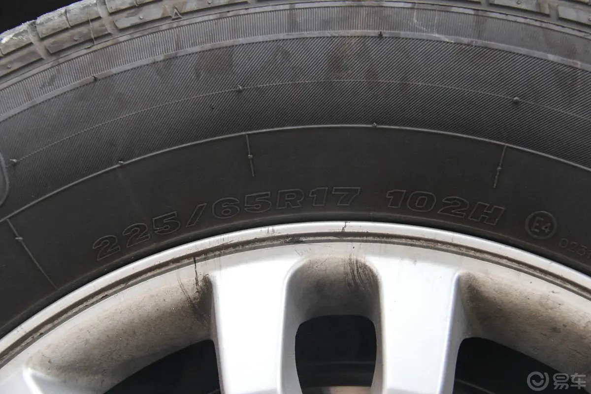 比亚迪e6先行者 尊贵版轮胎规格