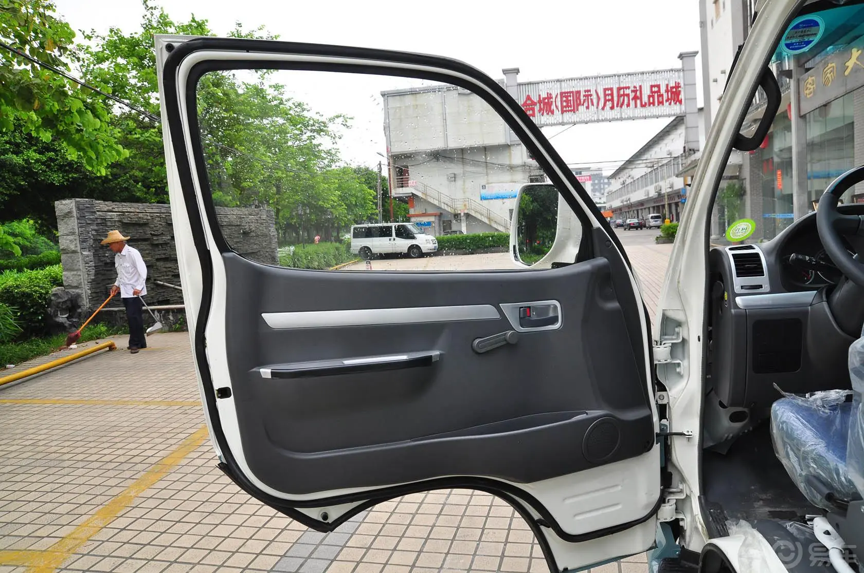 福田风景2.0L 手动 经典型 汽油 短轴驾驶员侧车门内门板