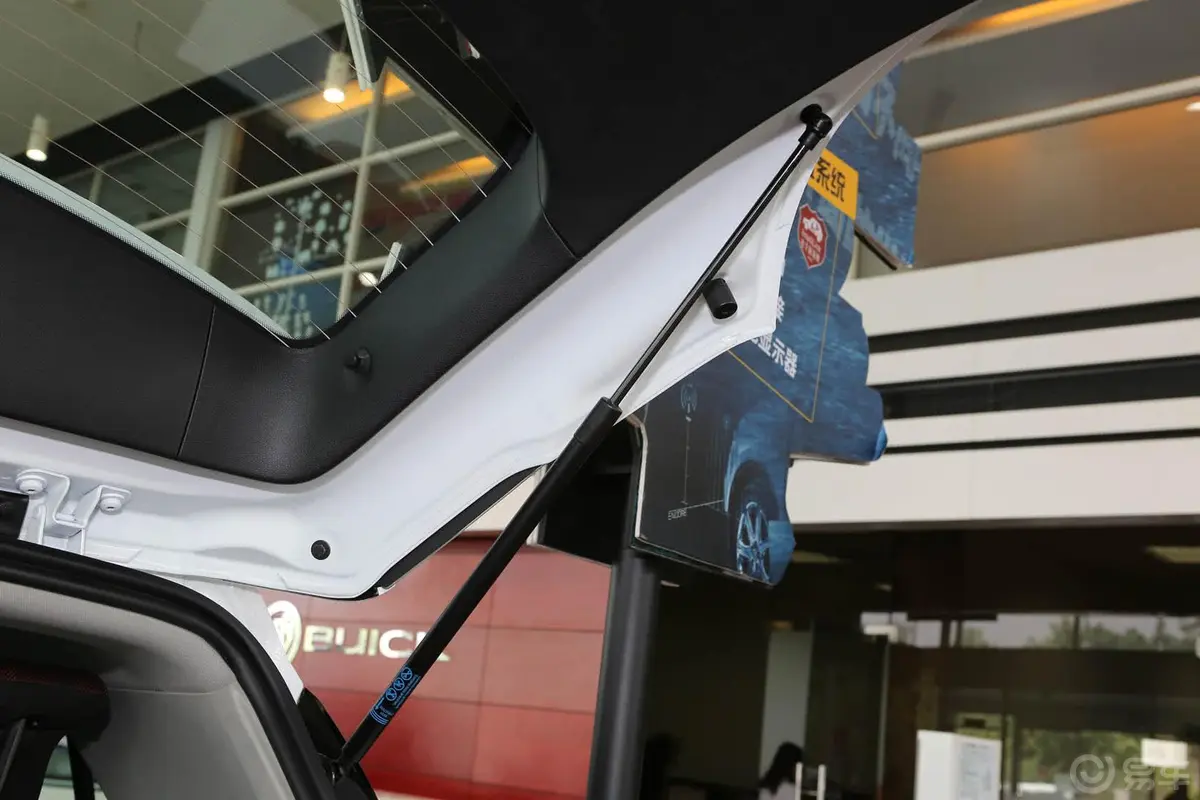 昂科拉1.4T G 手动 两驱 都市进取型行李厢支撑杆