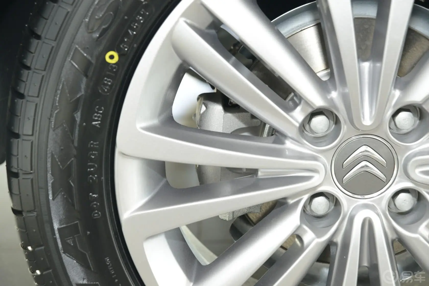 雪铁龙C4L1.8L 手动 智驱版劲享型轮胎规格
