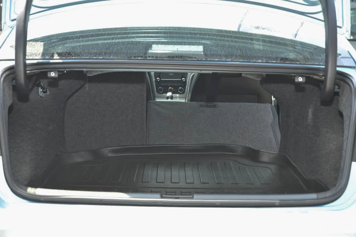 帕萨特1.4T 双离合 蓝驱技术版行李箱空间