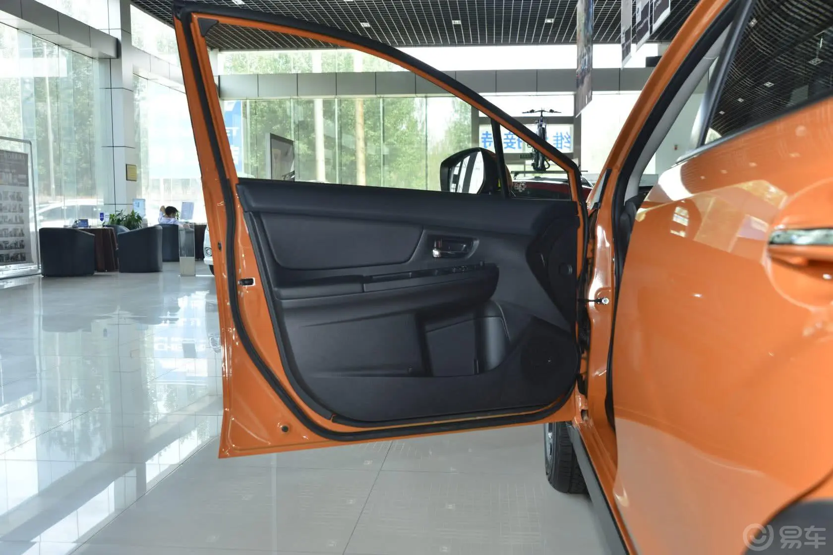 斯巴鲁XV2.0i 舒适版驾驶员侧车门内门板