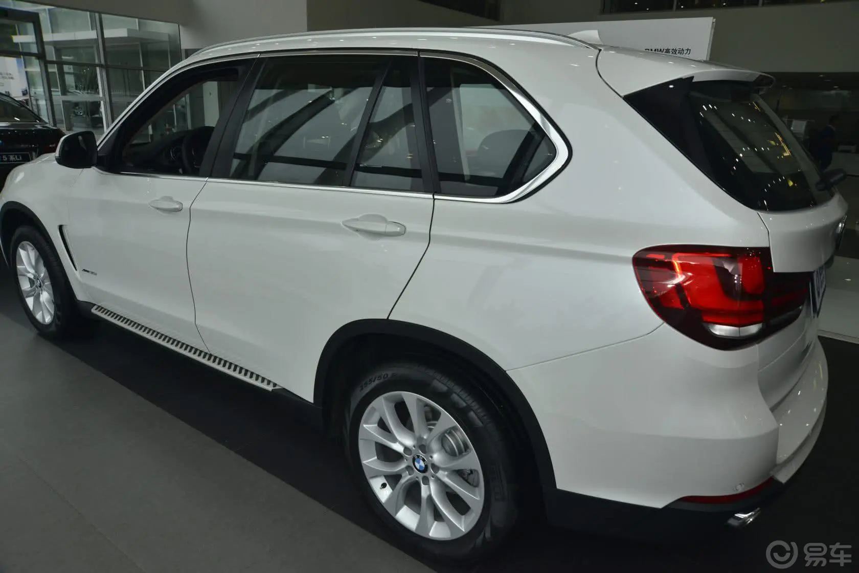 宝马X5(进口)xDrive35i 领先型正侧车头向左水平