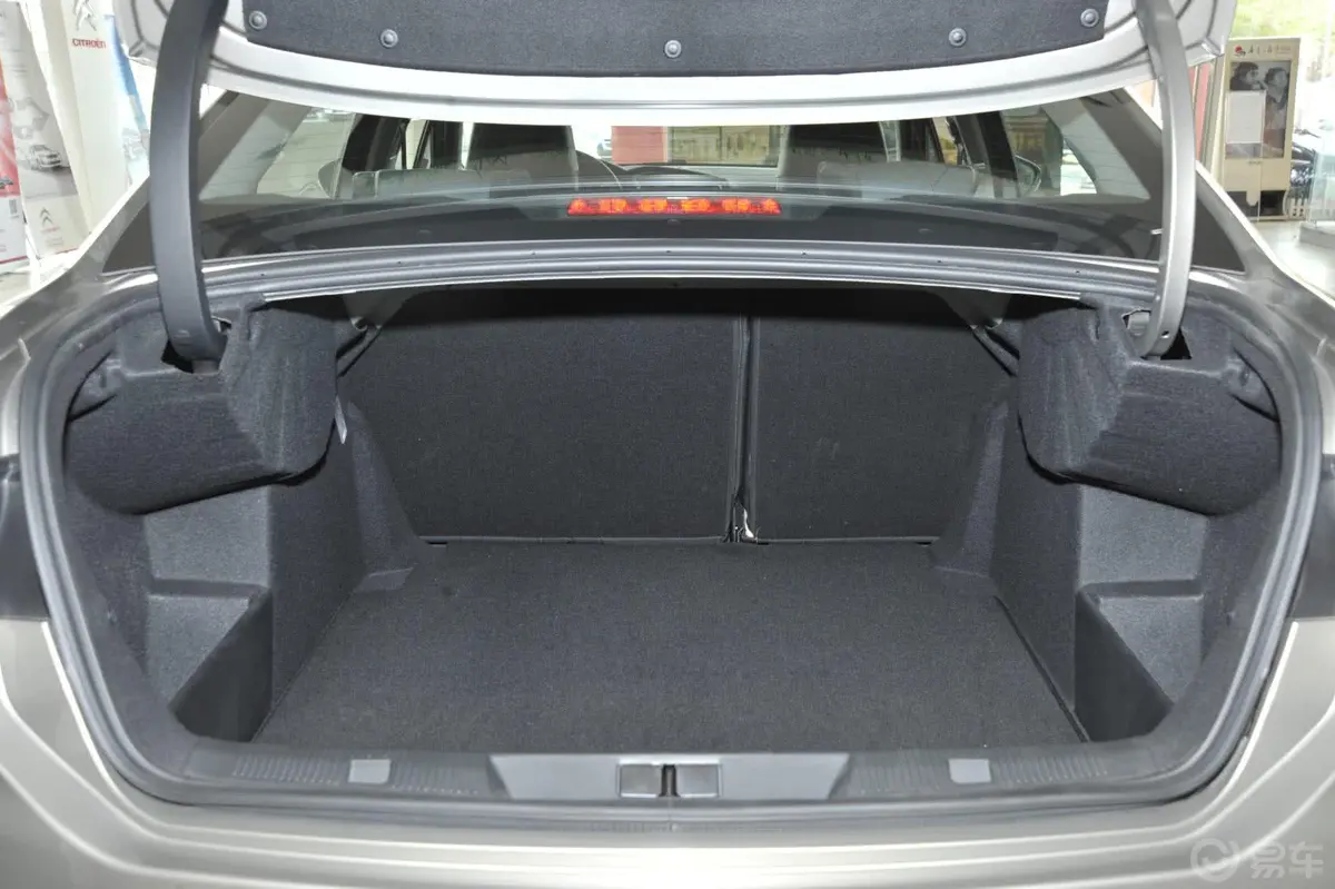 雪铁龙C4L1.8L 自动 智驱版劲智型行李箱空间