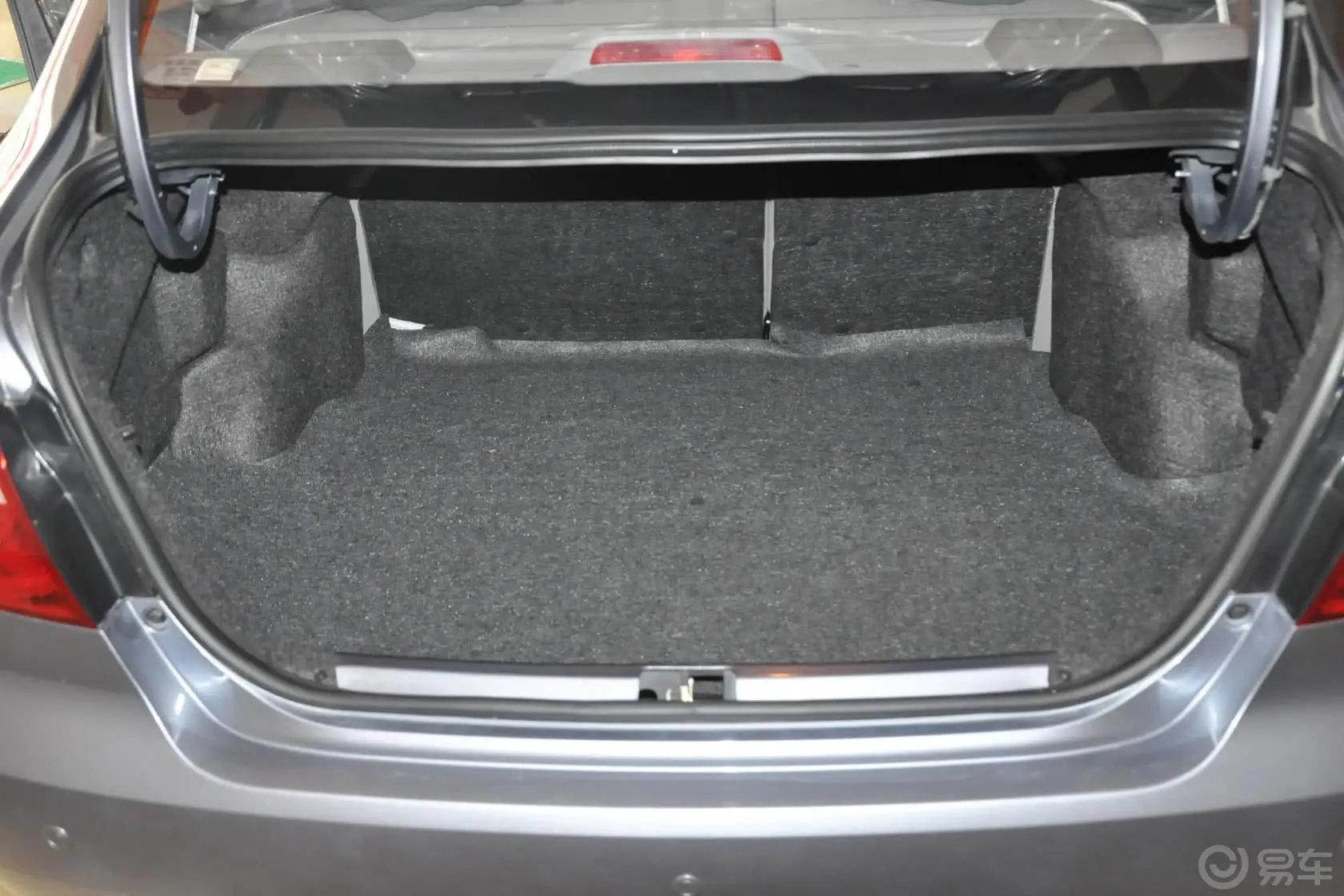 夏利N51.3L 手动 豪华型带气囊行李箱空间