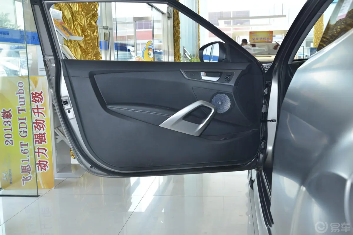Veloster飞思1.6T 自动 尊享版驾驶员侧车门内门板