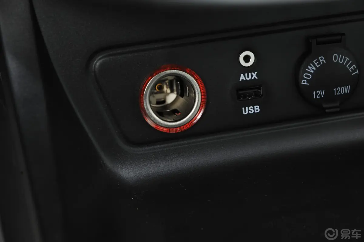 奔腾X802.0L 自动 舒适型USB接口