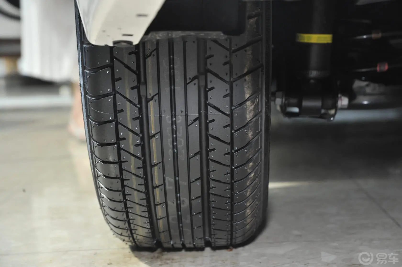 普锐斯1.8L CVT 标准版轮胎花纹