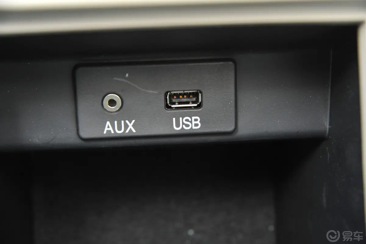 奔腾B501.6L 自动 豪华型USB接口