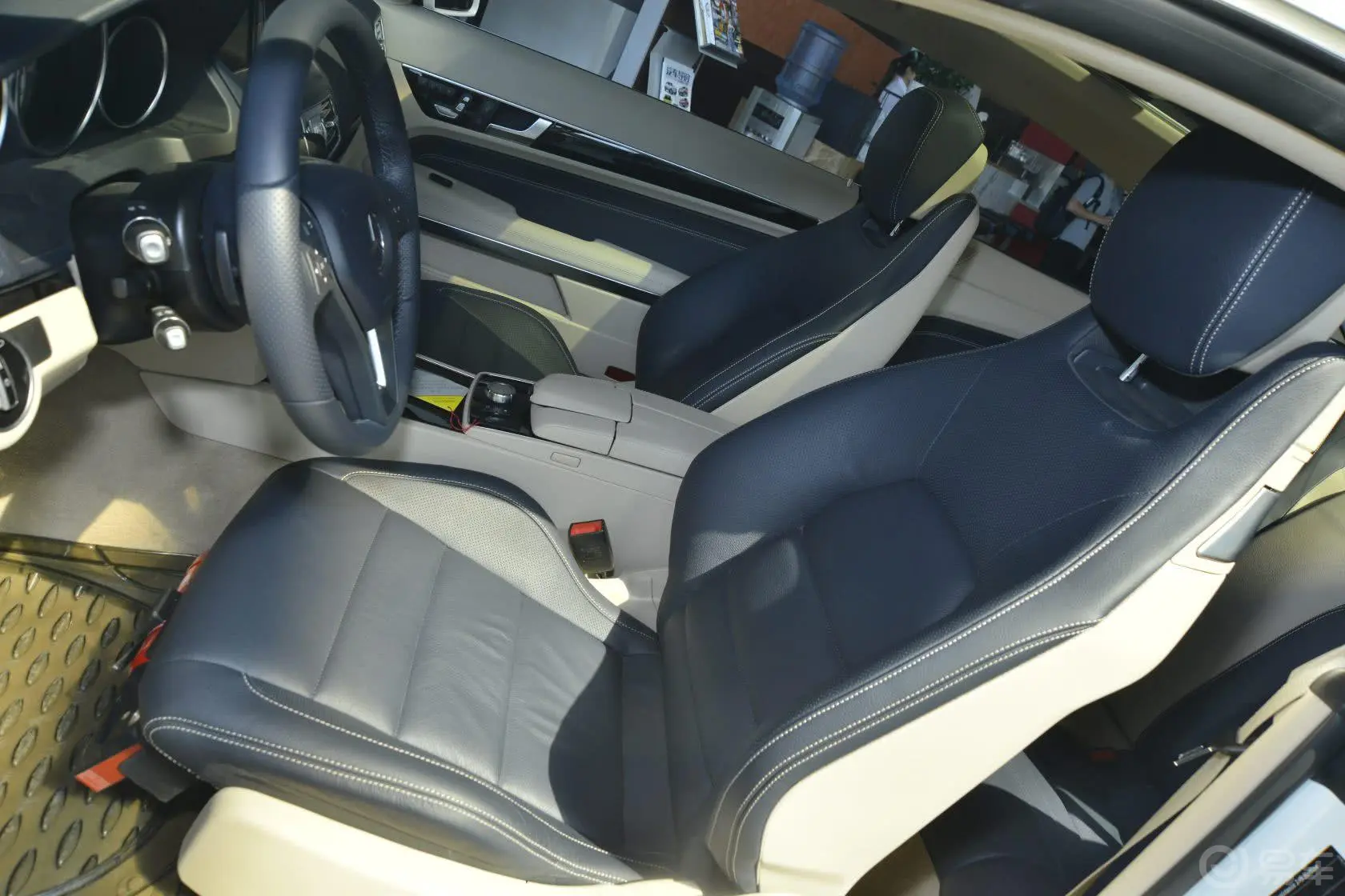 奔驰E级(进口)E200 Coupe驾驶员座椅