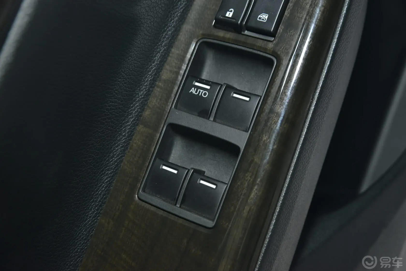 雅阁2.4L LX 舒适版车窗升降键
